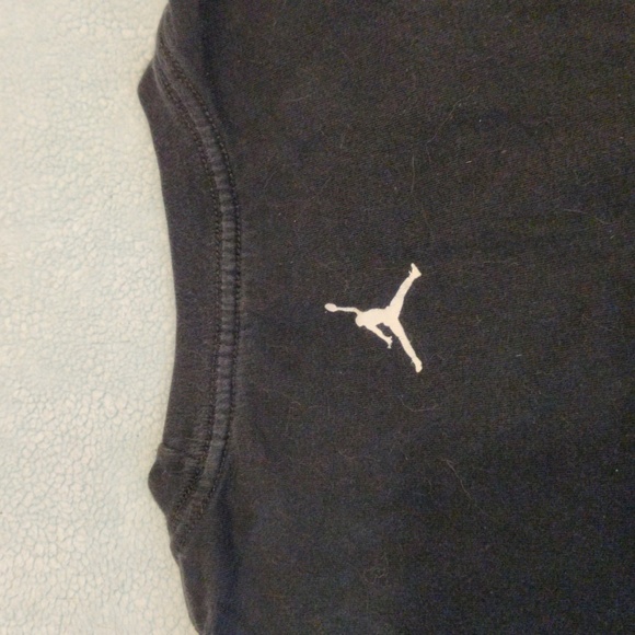 Jordan shirt with Chicago displayed in the middle - Picture 3 of 5